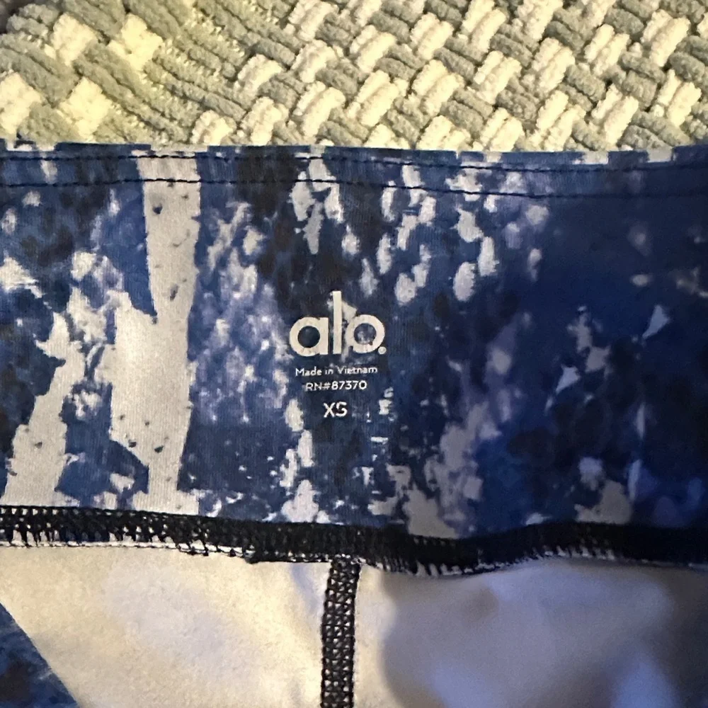 Women’s Alo cropped leggings